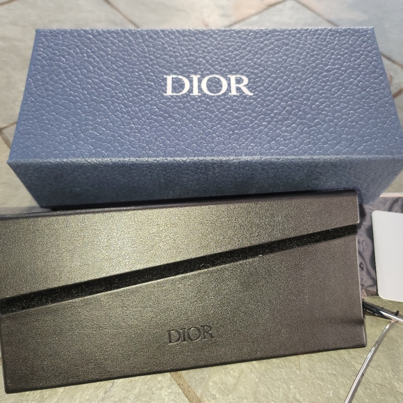 GORGEOUS DIOR SUNGLASSES WITH CASE - Picture 9 of 10